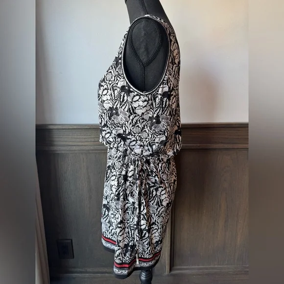 Max Studio Black and White Floral romper adjustable tie waist Euc medium - Picture 2 of 7